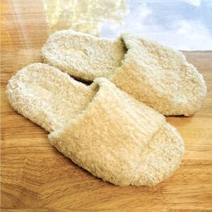 Vince Faux Shearling Cozy Plush Slippers – Cream, Women’s Size 10M
